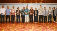 Para panelis yakni Valina Singka Subekti, Zakiyuddin, J Haryatmoko, Erwan Agus Purwanto, Dadang Tri Sasongko, Al Araf, Apolo Safanpo, I Basis Eko Soesilo, Kusnanto Anggoro juga tak ketinggalan.