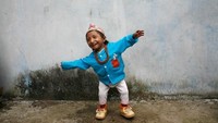 Khagendra Thapa Magar dari Nepal memecahkan rekor sebagai manusia terkecil di dunia. Tingginya hanya 67,08 cm. (Khagendra Thapa Magar/Facebook)