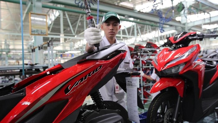 PT Astra Honda Motor (AHM) memberikan sentuhan premium pada motor skutik populernya, New Honda Vario 150 dan New Honda Vario 125.