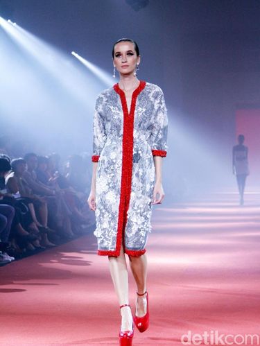 Fashion show Didi Budiardjo.