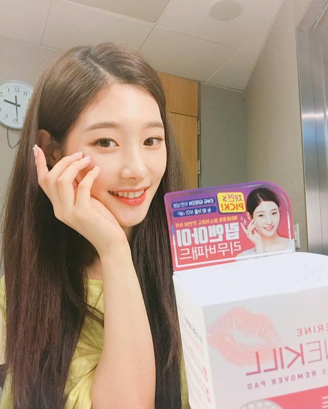 Kini Chaeyeon kerap kali mendapat endorsement dari brand kecantikan dan didaulat menjadi bintang iklan kosmetik. Foto: Instagram @j_chaeyeoni