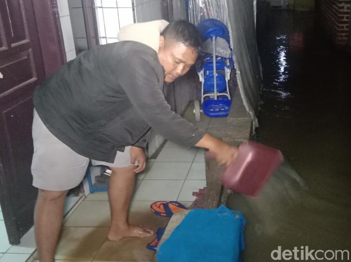 Tanggul Jebol Tak Diperbaiki, Ratusan Rumah di Bandung Kebanjiran