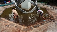 Monumen Situ Gintung dibangun untuk mengenang korban dalam musibah jebolnya tanggul.
