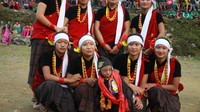 Khagendra berfoto bersama di Galkot, Nepal. (Khagendra Thapa Magar/Facebook)