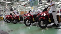 Sementara New Honda Vario 125 tipe CBS-ISS dengan pilihan warna Advance  Matte Black, Advance Matte Blue dan Advance Matte Brown dipasarkan dengan harga Rp20.150.000,- OTR DKI Jakarta dan tipe CBS dengan pilihan warna Advance Red dan Advance Black Metallic dipasarkan dengan harga Rp19.350.000,- OTR DKI Jakarta. Dok. AHM.