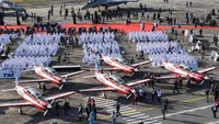 Inilah Pesawat tim Aerobatik Jupiter yang akan melakukan manuver di udara dalam ajang Langkawi International Maritime and Aerospace (LIMA) 2019 di Langkawi, Malaysia. Pameran alutsista kemaritiman dan kedirgantaraan tersebut berlangsung 26-30 Maret 2019.