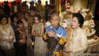 Dalam sambutannya, Sabam Sirait mengatakan tidak pernah berharap bisa merayakan ulang tahun pernikahan ke-50. Ia pun berterima kasih kepada anak dan cucunya. 