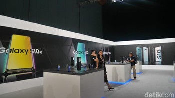 Selain perangkat home appliance, ada juga booth smartphone Samsung Galaxy S10. (Foto: detikINET/Josina)