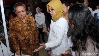 Salah seorang peserta memaparkan kecanggihan produk teknologi yang ditampilkannya dalam pameran di Kementerian Perindustrian.