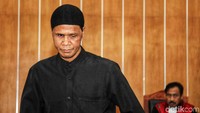 Hercules bersama-sama sejumlah orang pada Rabu, 8 Agustus 2018 mendatangi areal tanah dengan 8 ruko di Jalan Daan Mogot KM 18, Kalideres, Jakbar, dengan sertifikat hak guna bangunan PT Nila Alam. Hercules dan kelompoknya datang atas permintaan Handy Musawan. Handy disebut majelis hakim menjanjikan fee untuk Hercules dan kelompoknya. Di lokasi, anak buah Hercules kemudian memasang papan plang yang bertuliskan tanah milik Thio Ju Auw.