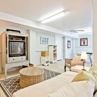 Tak hanya rumah utama, pembeli properti ini juga akan mendapatkan rumah tamu seluas 264 meter per segi yang juga dilengkapi furnitur. Foto: dok. The Sun