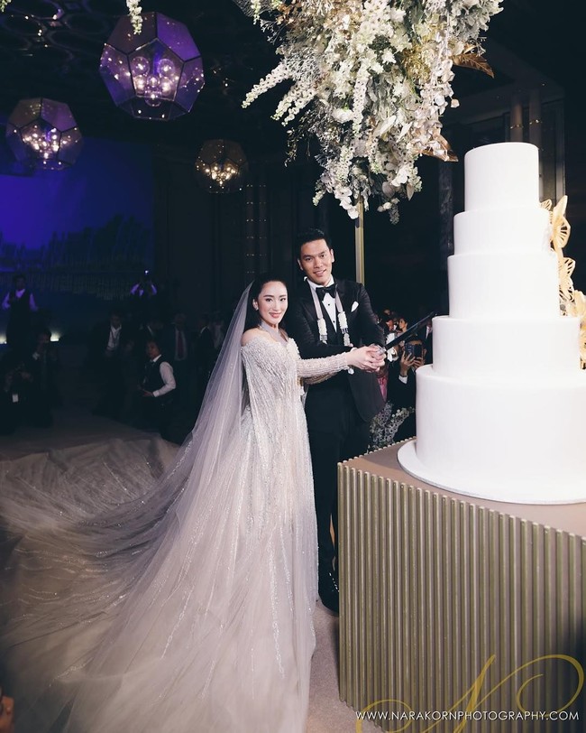 Paetongtarn Shinawatra, merupakan anak perempuan Thaksin yang lahir pada 21 Agustus 1986. Paetongtarn dinikahi kekasihnya, Pidok Sooksawas yang berprofesi sebagai pilot sebuah maskapai komersial. Foto: Instagram @ingshin21