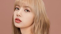 Ucapan selamat pun membanjiri kolom komentar pemilik nama lengkap Lalisa Manoban itu. Dok. Instagram/lalalalisa_m