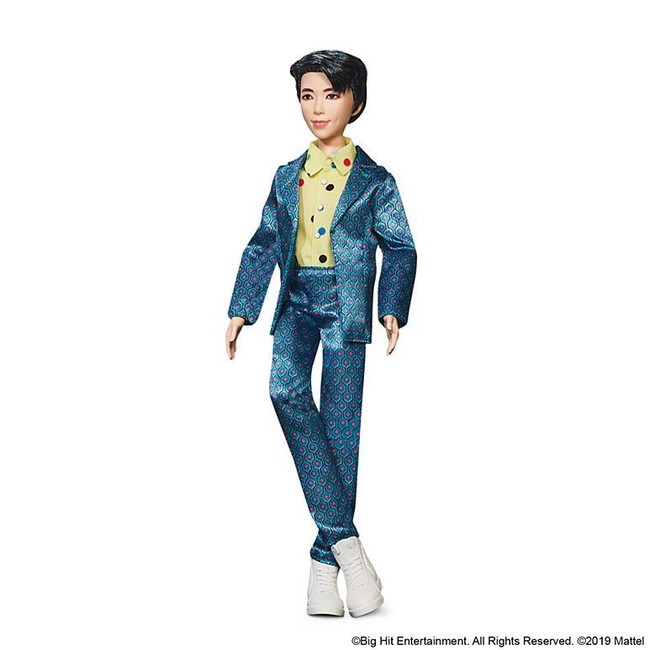 Boneka-boneka BTS dibuat seidentik mungkin dengan aslinya. Misalnya saja RM sang leader, memiliki lesung pipit yang menjadi salah satu ciri khasnya. Foto: Dok. Mattel