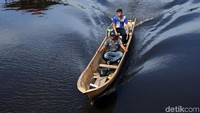 Tak ada pekerjaan yang tak memiliki tantangan. Salah satunya adalah menjadi pegawai BRI di pulau terluar Indonesia yang harus membelah lautan dan tak jarang bertaruh nyawa demi menyalurikan bantuan sosial kepada warga.
