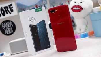 Dengan segala kemampuannya tadi, harga Oppo A5s dibanderol sebesar Rp 1.999.000. Foto: Adi Fida Rahman/detikINET