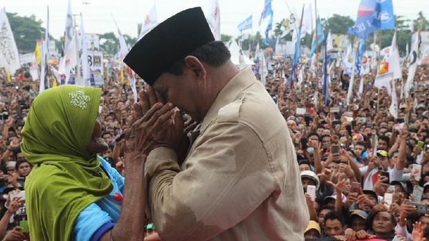 Buntut Panjang Pelukan Nenek ke Prabowo saat Kampanye NTB