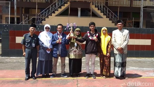 Hebat! 2 Siswa SMAN 1 Grabag Sabet Emas di Hongkong Berkat Nasi Beton