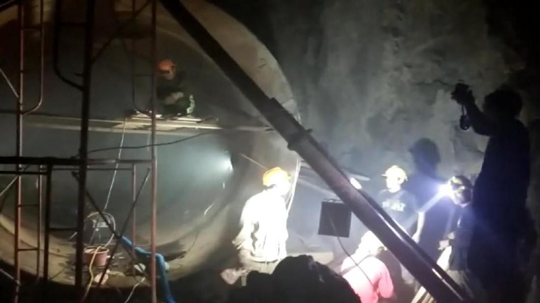7 TKA Diamankan Imigrasi di Terowongan Proyek Pembangkit Listrik 7 TKA Diamankan Imigrasi di Terowongan Proyek Pembangkit Listrik