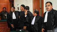 Vonis ini lebih ringan dari tuntutan jaksa. Hercules sebelumnya dituntut 3 tahun penjara oleh jaksa di PN Jakbar.