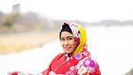 Foto: Cantiknya Turis Berkimono Jilbab di Jepang