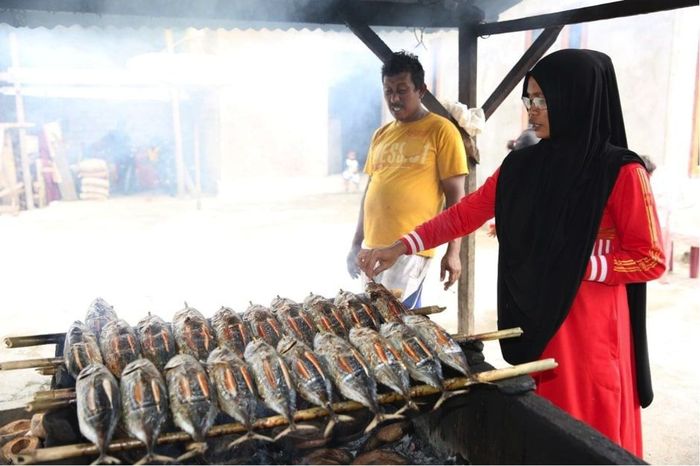 Yani pengusaha ikan fufu (Foto: Dok Agung Pambudhhy) Yani pengusaha ikan fufu (Foto: Dok Agung Pambudhhy)