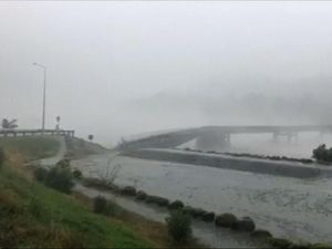 Video Detik-detik Jembatan di New Zealand Tersapu Gelombang