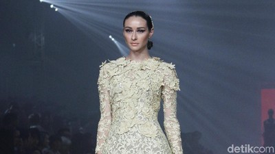 Foto: Koleksi Busana Didi Budiardjo Rayakan 30 Tahun Berkarya Jadi Desainer