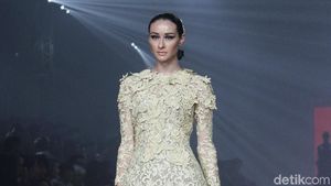 Foto: Koleksi Busana Didi Budiardjo Rayakan 30 Tahun Berkarya Jadi Desainer