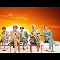 Mattel mengadaptasi gaya para personel BTS di video klip mereka yang berjudul Idol. Foto: istimewa