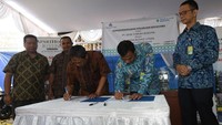 Salah satu perumahan yang dibiayai kini adalah Apple Residence Jati Padang Jakarta Selatan. Hal itu tertuang dalam Penandatanganan perjanjian kerjasama antara Bukopin Syariah yang diwakili oleh Iqbal Fauzan dengan Direktur Utama Diamondland Development Kunto Mulyono yang mewakili PT Adam Inovasi Utama yang disaksikan oleh Direktur Utama Bukopin Syariah Saidi Mulia Lubis dan Komisaris Utama Diamondland Development Adam Bafagih. Foto: dok. Bukopin Syariah