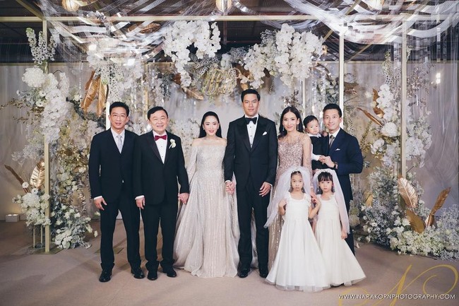 Seperti dikutip Mail Online, pesta pernikahan putri Thaksin yang mewah ini digelar seolah untuk mengingatkan para pemilih bahwa sosok sang mantan perdana menteri eksis dengan para partai pendukungnya. Dan nyatanya, menurut laporan BBC, sejauh ini partai yang mendukung Thaksin Shinawatra, telah memenangkan 137 kursi di majelis rendah. Foto: Dok. Instagram