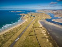 Landasan pacu Bandara Donegal yang indah panorama di sekelilingnya (Donegal Airport/Facebook)