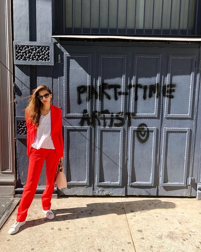 Selebgram dan pengusaha Marina Testino sudah lelah, selalu pusing memikirkan, Akan pakai baju apa aku hari ini? Dia pun melakukan eksperimen yang bisa dibilang ekstrem dalam bergaya sehari-hari. Foto: Instagram/@marinatestino