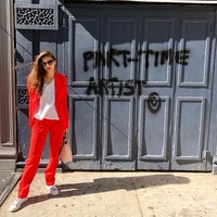 Selebgram dan pengusaha Marina Testino sudah lelah, selalu pusing memikirkan, Akan pakai baju apa aku hari ini? Dia pun melakukan eksperimen yang bisa dibilang ekstrem dalam bergaya sehari-hari. Foto: Instagram/@marinatestino