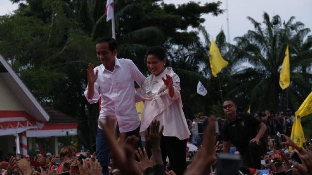 Diarak Naik Becak di Mamuju, Jokowi: Apa Karewa?