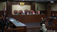 Idrus juga menyebut tuntutan yang disampaikan jaksa itu fiksi dan inkonsisten. Menurut Idrus, salah satu saksi bernama Supangkat yang berada dalam pertemuan di rumah Direktur Utama PT PLN Sofyan Basir bersama Johanes Budisutrisno Kotjo dan Eni Maulani Saragih tidak mengenal Idrus.