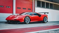 Fakta bahwa P80/C hanya dihomologasi untuk penggunaan dalam trek, berarti mobil ini dapat digunakan tanpa komponen penting yang ada pada mobil jalan raya, dan yang mana juga akan sangat mempengaruhi gaya penataannya.