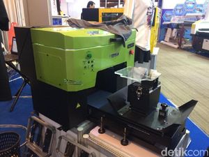 Mesin Print Ini Bisa Jadi Saingan Pelukis Sepatu