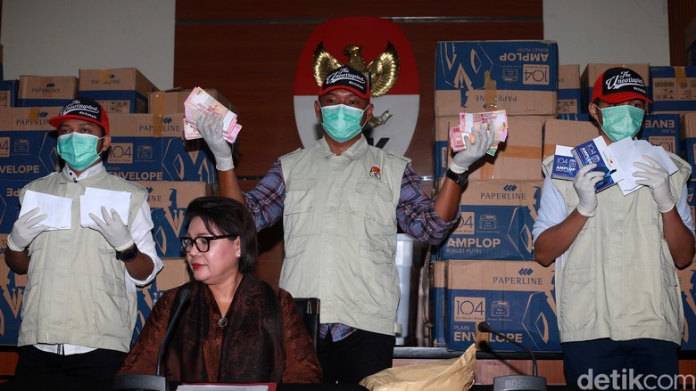 KPK Sudah Buka Amplop Serangan Fajar Bowo Sidik tapi Tak Semua KPK Sudah Buka Amplop Serangan Fajar Bowo Sidik tapi Tak Semua