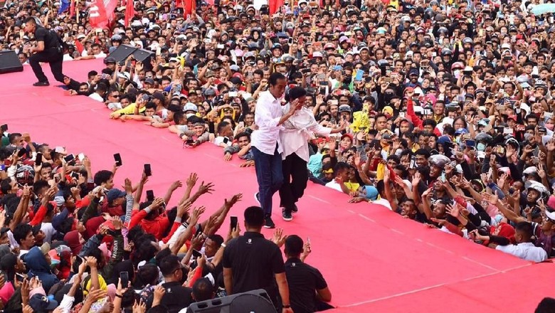Ditanya Tips Bugar Selama Kampanye, Jokowi: Intinya Makan dan Minum Ditanya Tips Bugar Selama Kampanye, Jokowi: Intinya Makan dan Minum