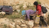 Menurut salah seorang pejabat Kurdi seperti dikutip kantor berita AFP, lebih dari 9.000 keluarga pendukung ISIS yang berasal dari luar negeri ditampung di kamp Al-Hol. Kamp ini dibangun untuk sekitar 20.000 orang, namun saat ini menampung lebih dari 70.000 orang. REUTERS/Issam Abdallah.