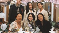 Maudy Ayunda berulang tahun. Arsyah Rasyid bersama teman-teman maudy berikan kejutan istimewa dengan makan bersama. Foto: Instagram@maudyayunda