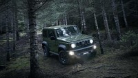 Suzuki Jimny terbaru ini pun ditawarkan dalam dua model.