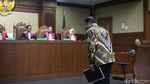 Aksi Idrus Baca Puisi dan Minta Dibebaskan