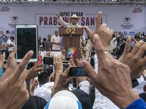 Prabowo Tanya Pendukung: AHY dan Aher Pantas Nggak Jadi Menteri?