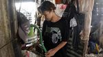 Miris, Satu Keluarga Tinggal di Gubuk Bekas Kandang Kambing