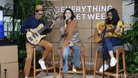 Andien berkolaborasi dengan Endah N Rhesa di single terbarunya Everything in Between. Pool/Palevi S/detikFoto.
