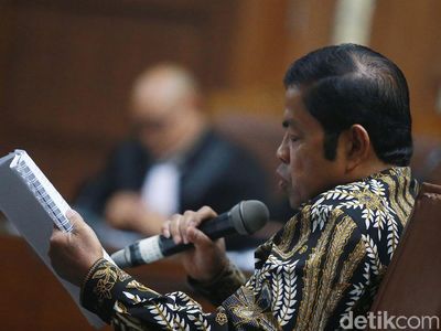 Aksi Idrus Baca Puisi dan Minta Dibebaskan