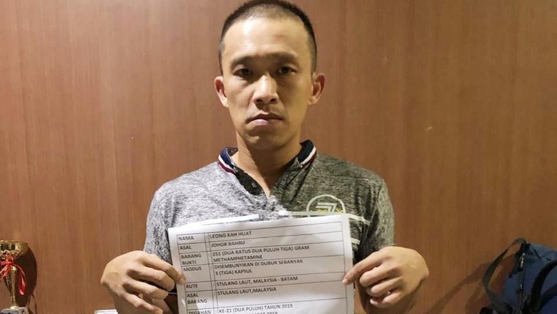 Sembunyikan Sabu di Anus, 2 WN Malaysia Ditangkap Sembunyikan Sabu di Anus, 2 WN Malaysia Ditangkap